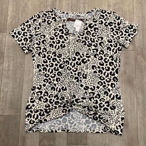 Womens NWT Cato Leopard Shortsleeve Top Shirt